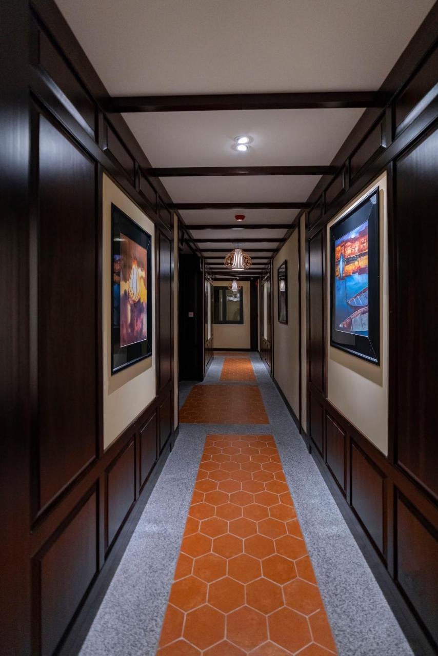 Little Riverside Hoi An . A Luxury Hotel & Spa Bagian luar foto A hallway on the 10th floor of the hotel